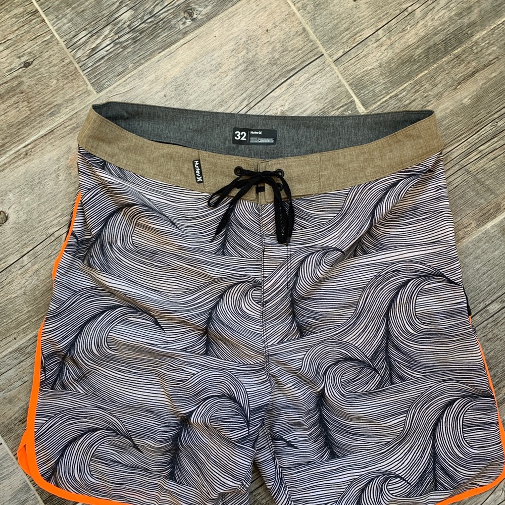 Hurley board shorts - Picture 4 of 6